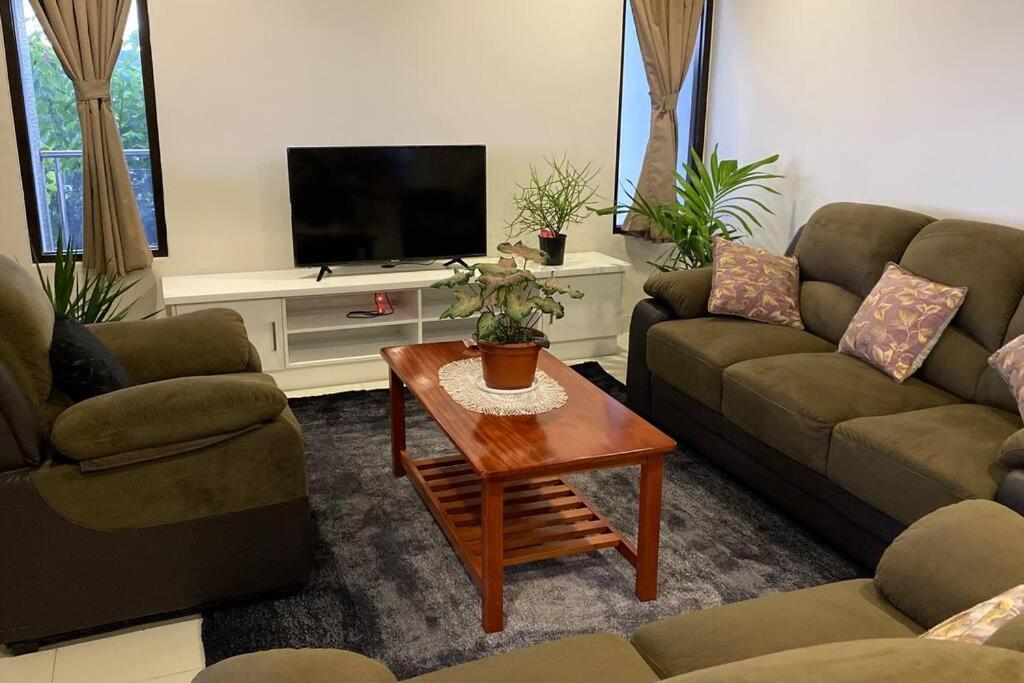 Lovely 4-Bedroom Holiday Home With Free Parking. Лаутока Экстерьер фото