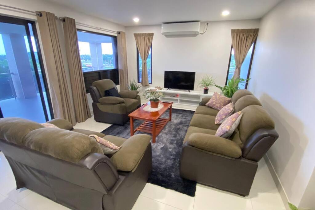 Lovely 4-Bedroom Holiday Home With Free Parking. Лаутока Экстерьер фото