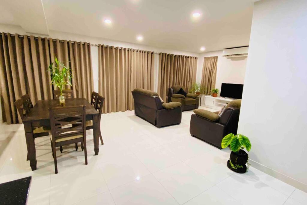 Lovely 4-Bedroom Holiday Home With Free Parking. Лаутока Экстерьер фото
