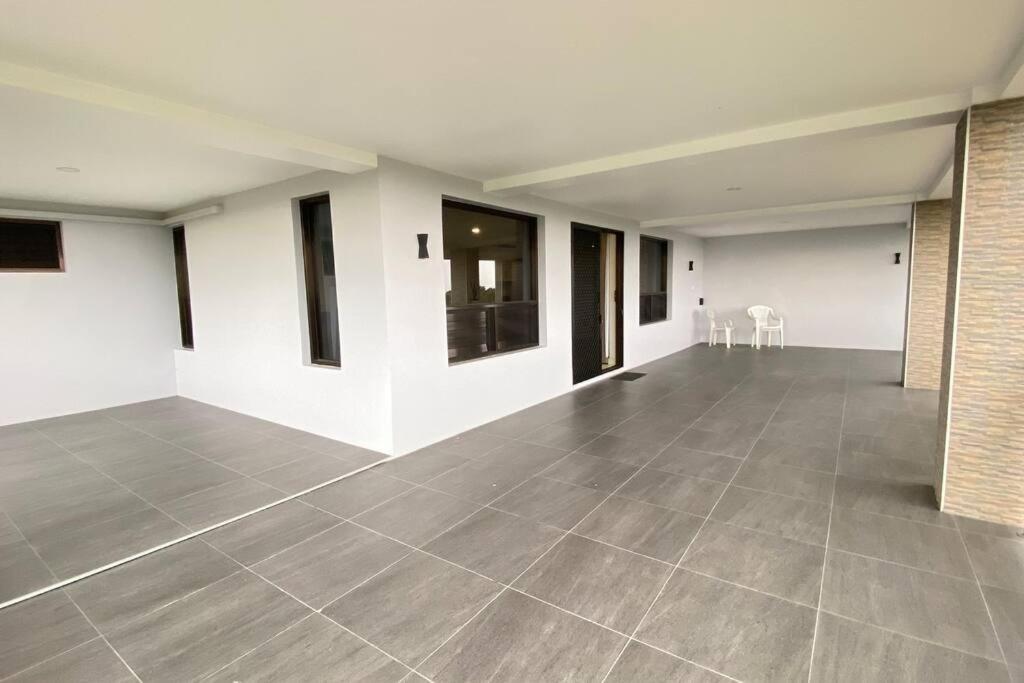 Lovely 4-Bedroom Holiday Home With Free Parking. Лаутока Экстерьер фото