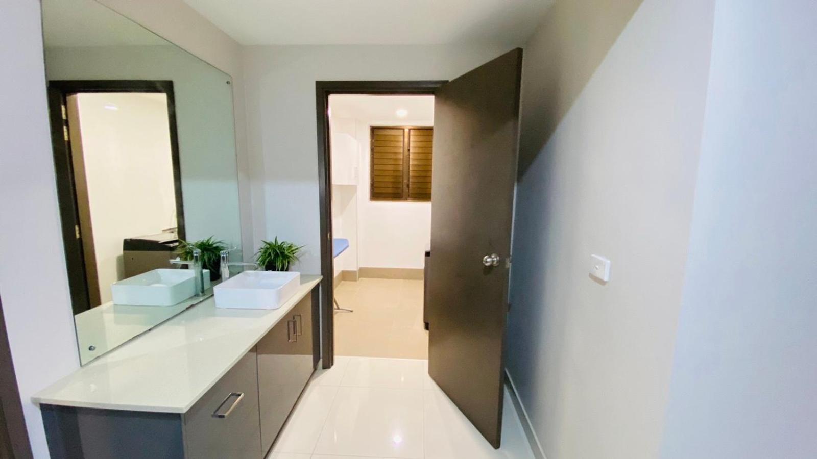 Lovely 4-Bedroom Holiday Home With Free Parking. Лаутока Экстерьер фото